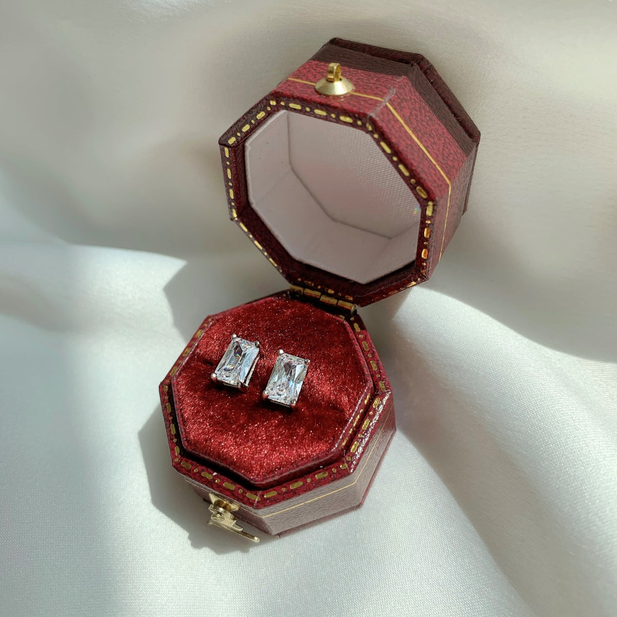 [Violet JW]Stylish Shiny Rectangular Center Stone Stud Earrings