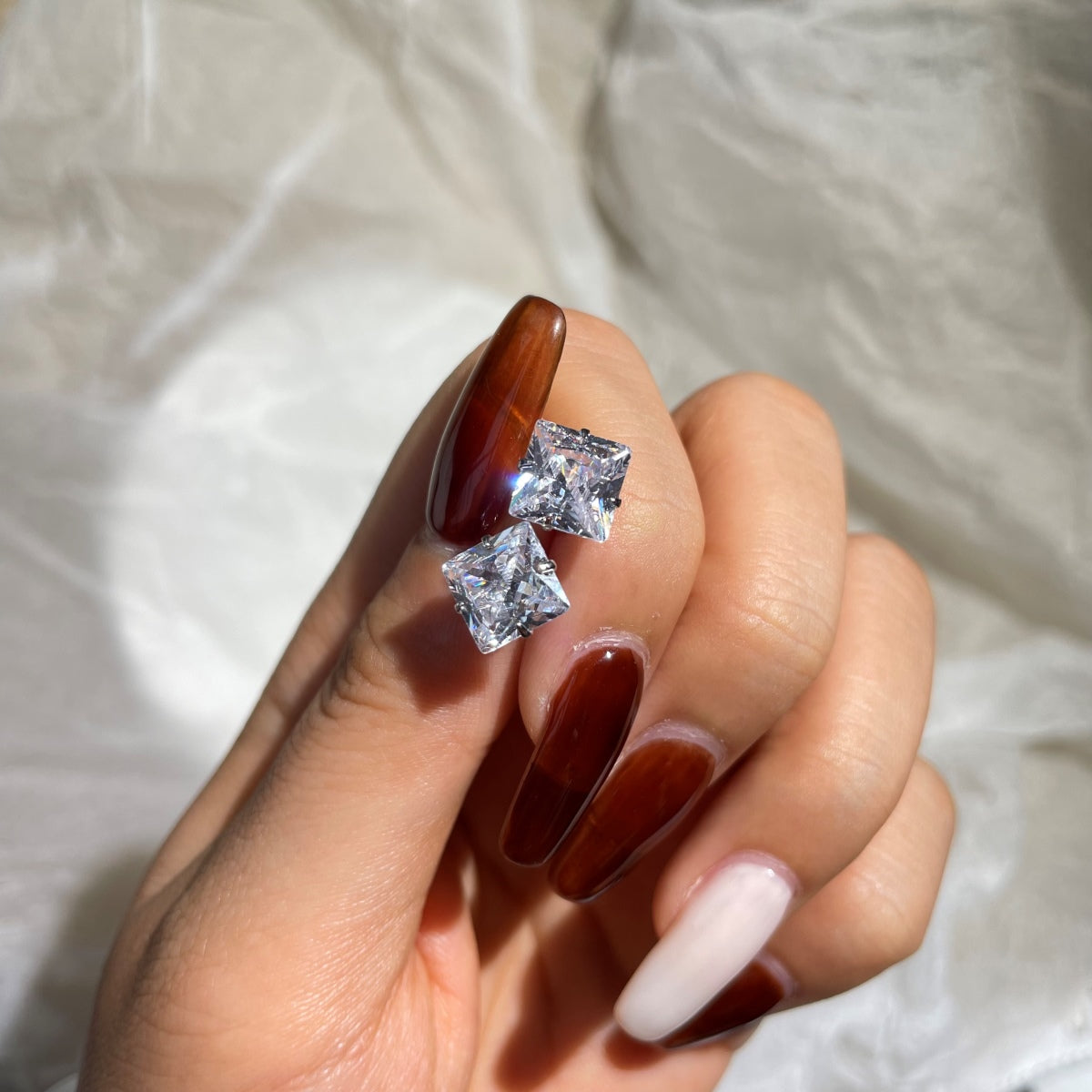 [Violet JW]Stylish Shiny Square Center Stone Stud Earrings