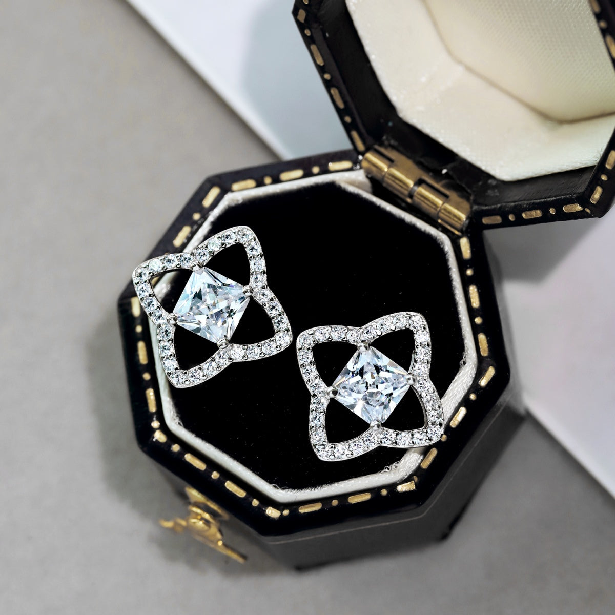 [Violet JW]Elegant Star Shape Princess Cut Daily Earrings