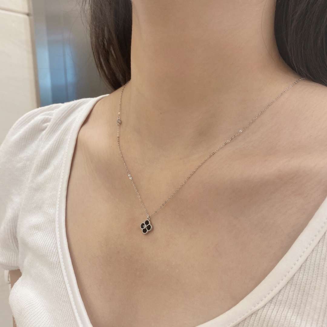 [Violet JW]Delicate Flower Shape Necklace