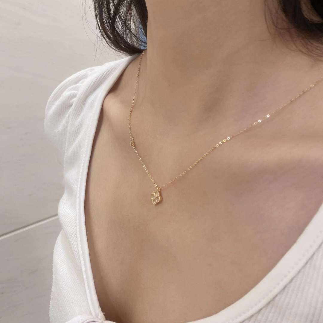 [Violet JW]Delicate Flower Shape Necklace