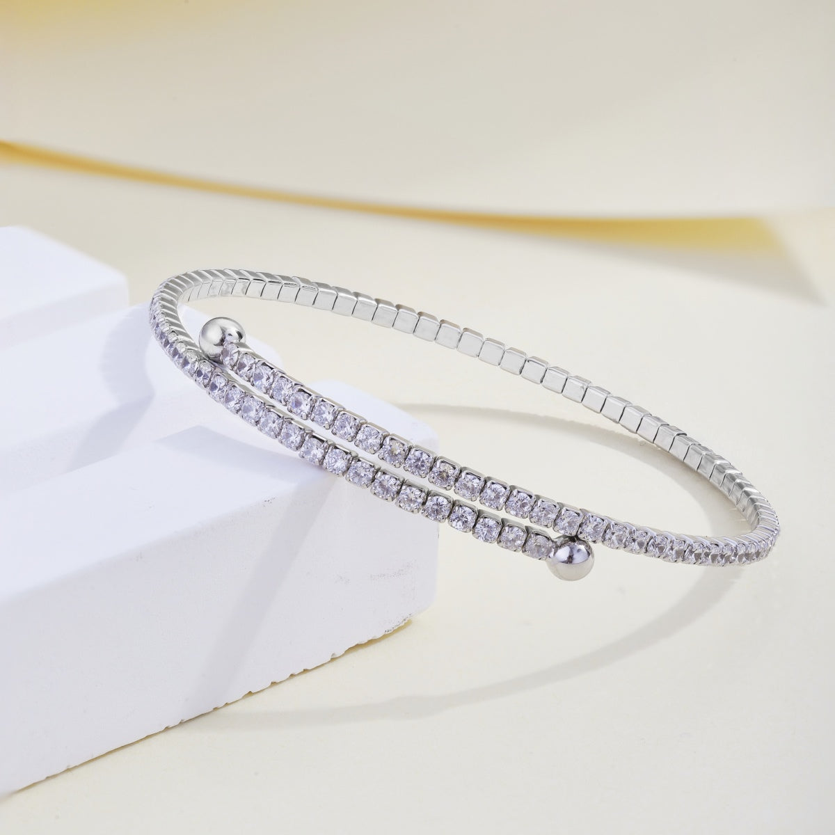 [Violet JW]Row of Diamonds Round Fashion Bracelet