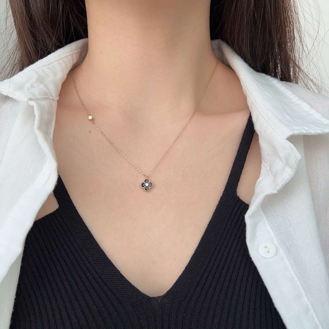 [Violet JW]Delicate Flower Shape Necklace