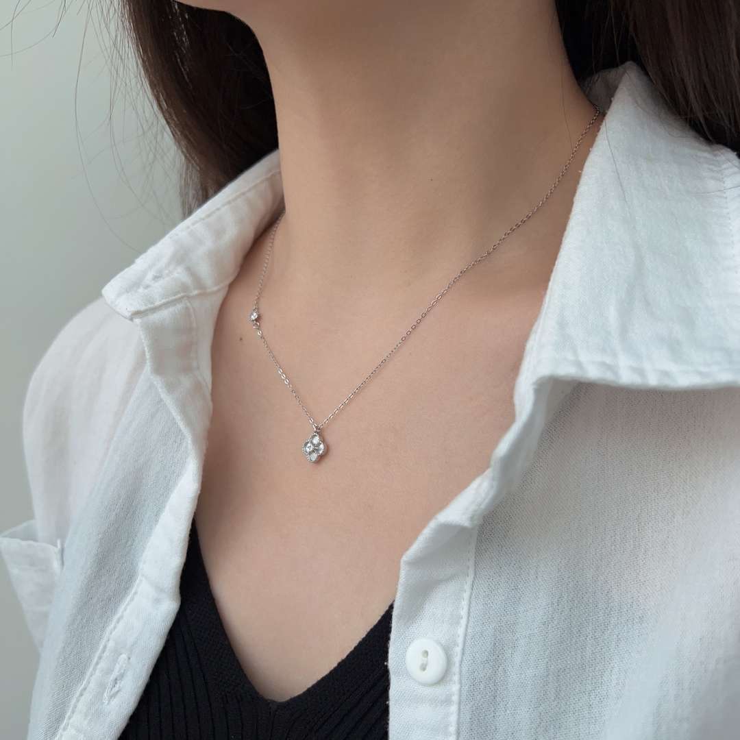 [Violet JW]Delicate Flower Shape Necklace