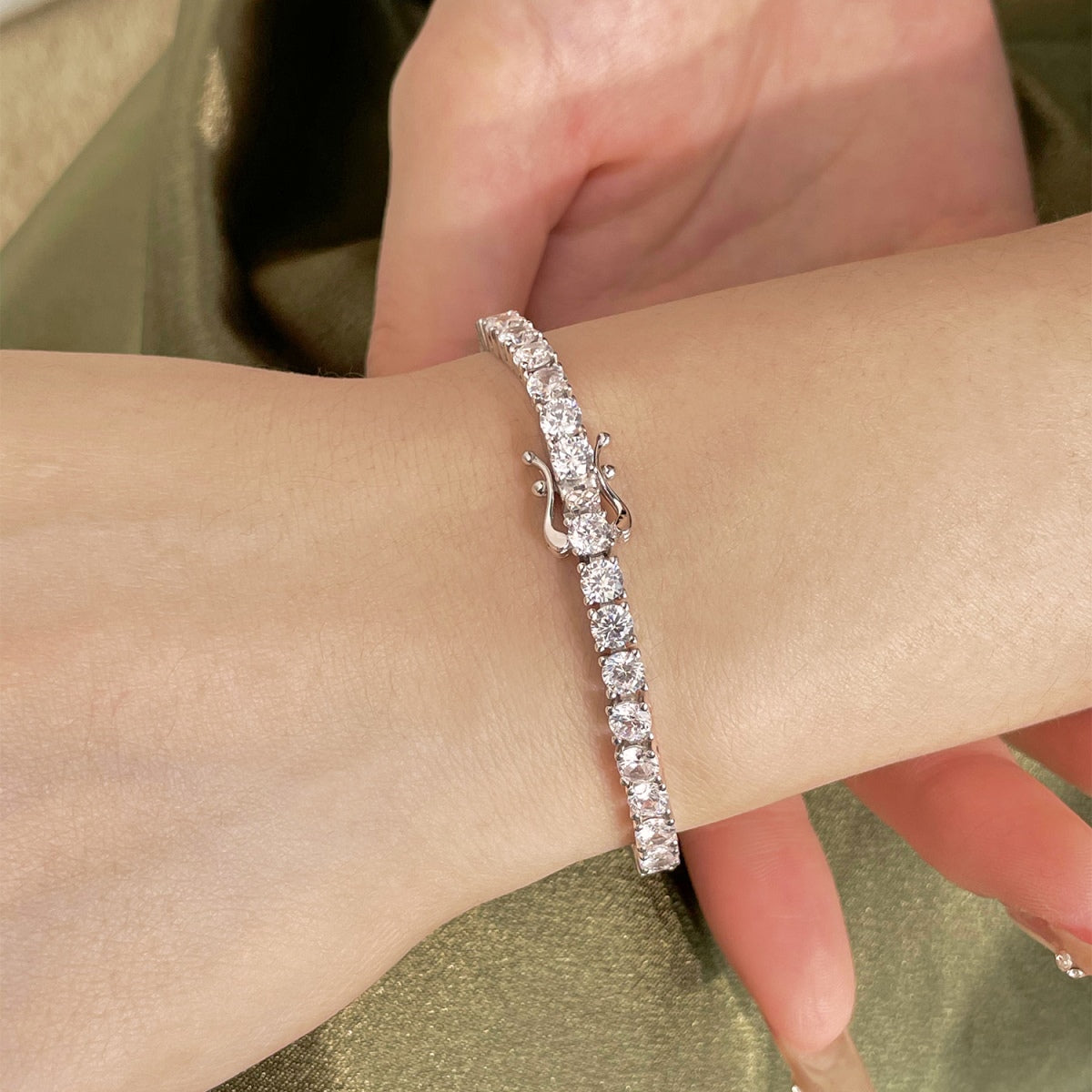 [Violet JW]Luxurious Ornate Round Cut Tennis Bracelet