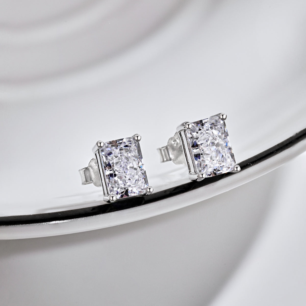 [Violet JW]Radiant Luxurious Princess Cut Daily Earrings