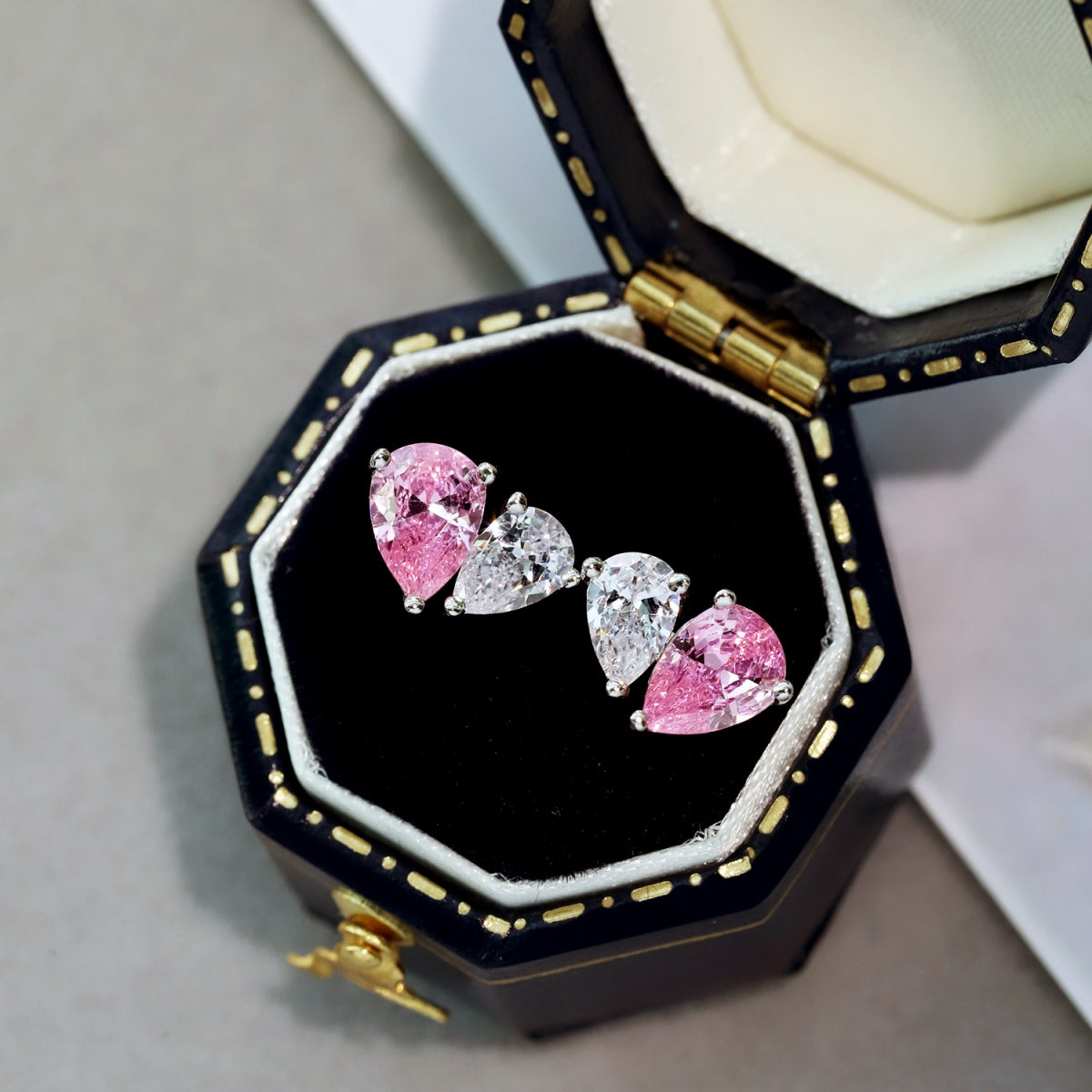 [Violet JW]Dazzling Elegant Heart Cut Lover Earrings