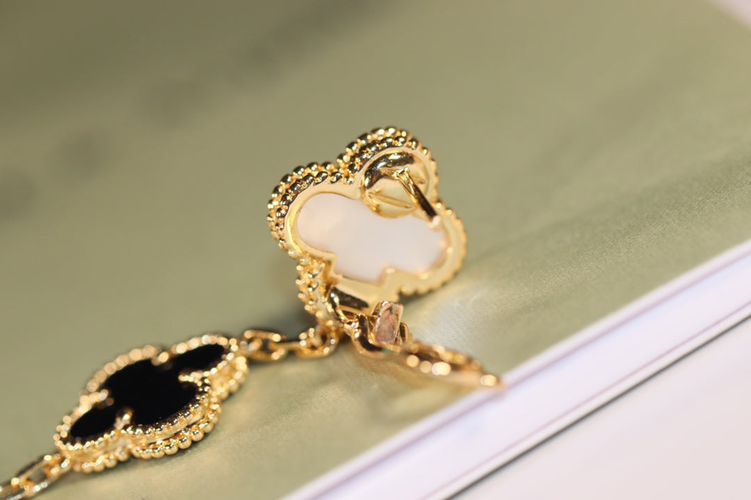 [Everoly JW]CLOVER EARRINGS GOLD ONYX MOP 3 MOTIF