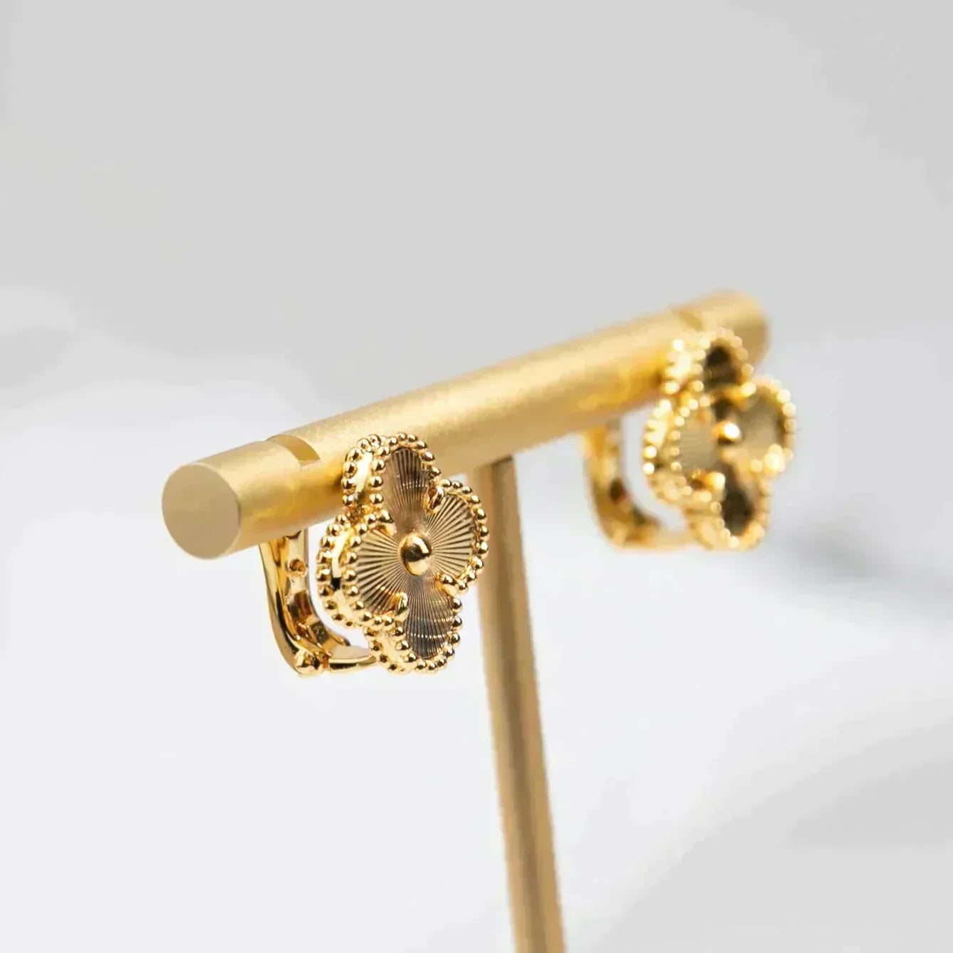 [Everoly JW]CLOVER MEDIUM 1 MOTIFS LASER EARRINGS