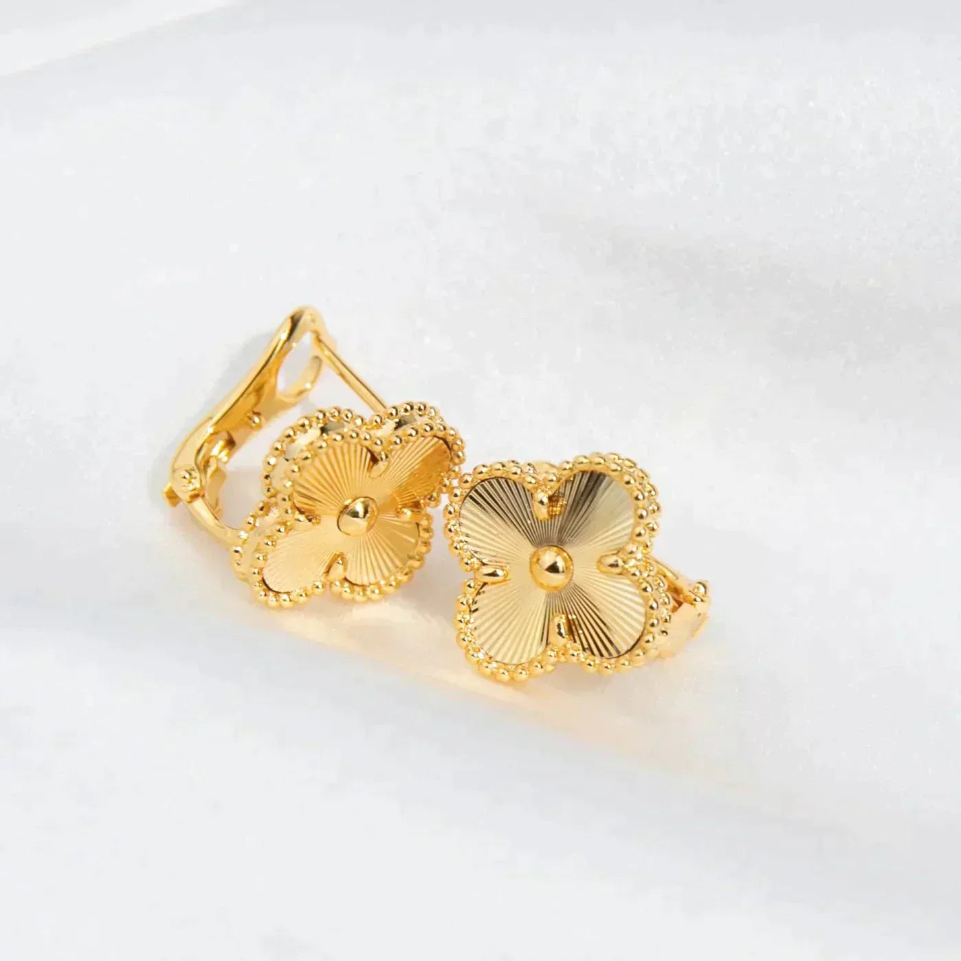 [Everoly JW]CLOVER MEDIUM 1 MOTIFS LASER EARRINGS