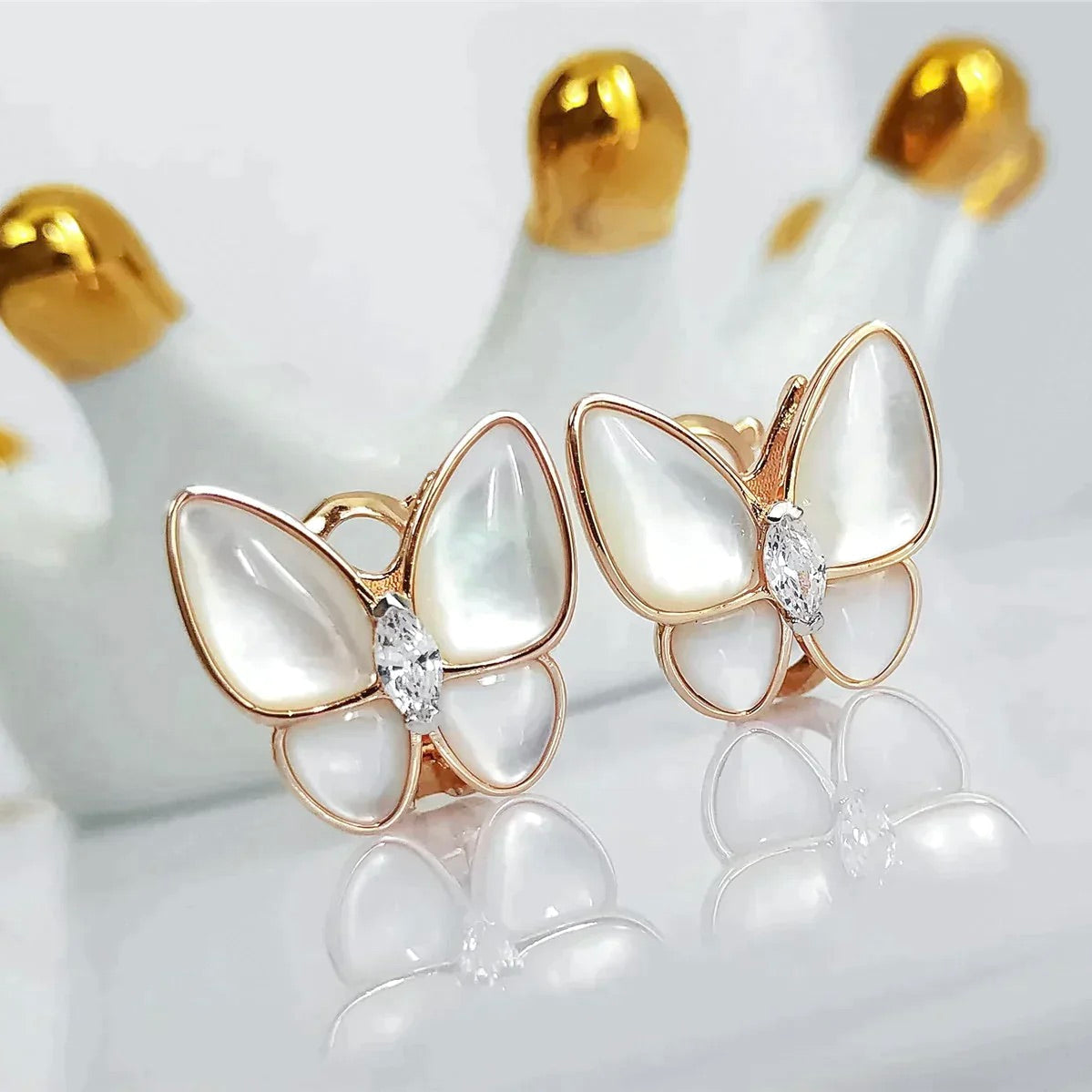 [Everoly JW]BUTTERFLY MOP DIAMOND EARRINGS