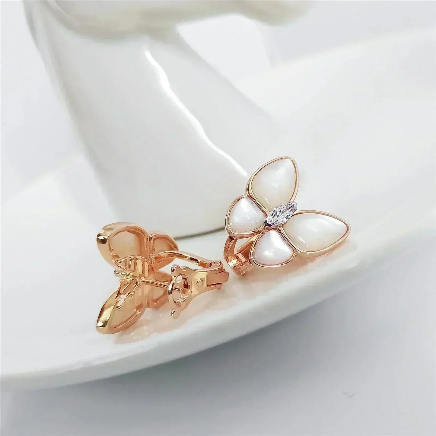 [Everoly JW]BUTTERFLY MOP DIAMOND EARRINGS