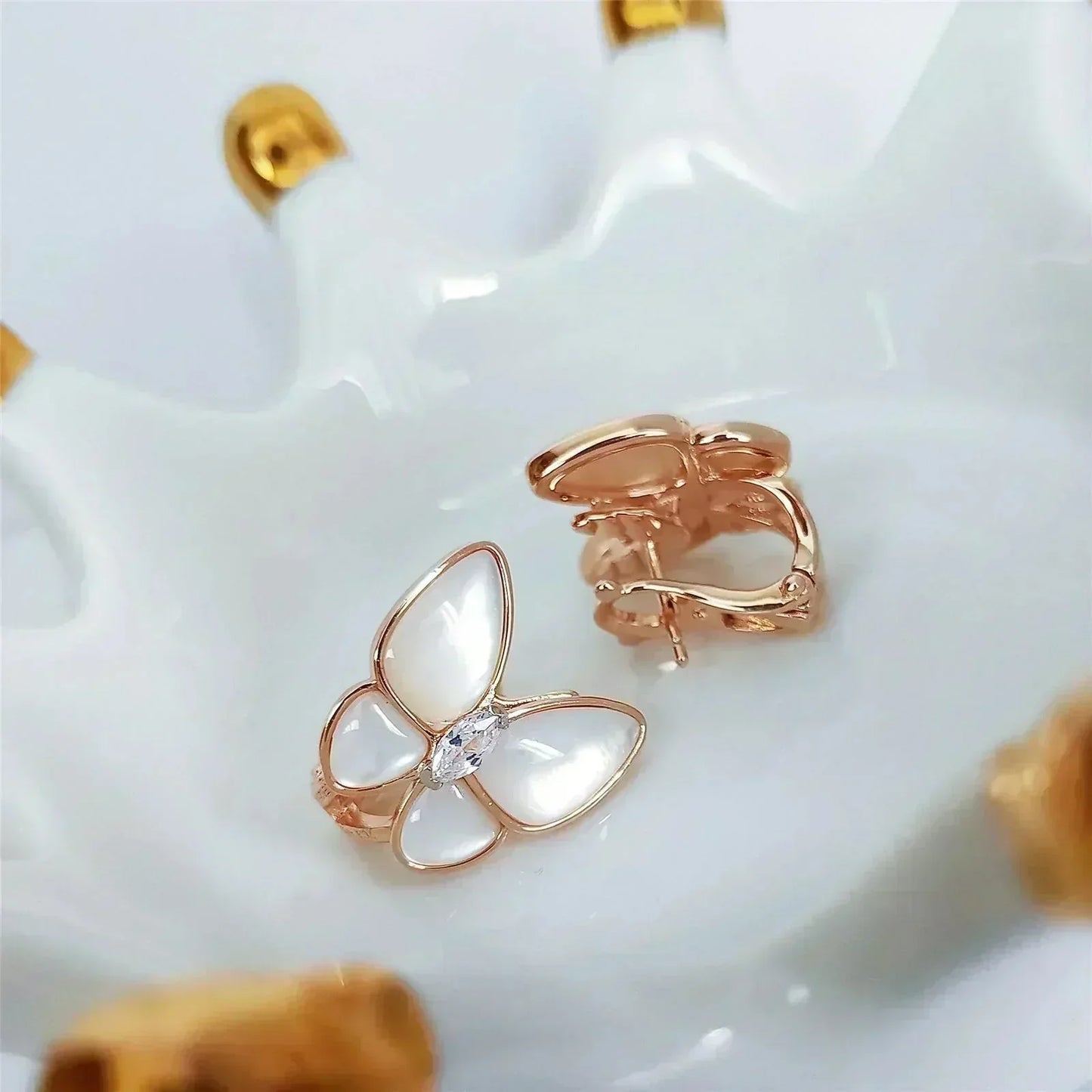 [Everoly JW]BUTTERFLY MOP DIAMOND EARRINGS