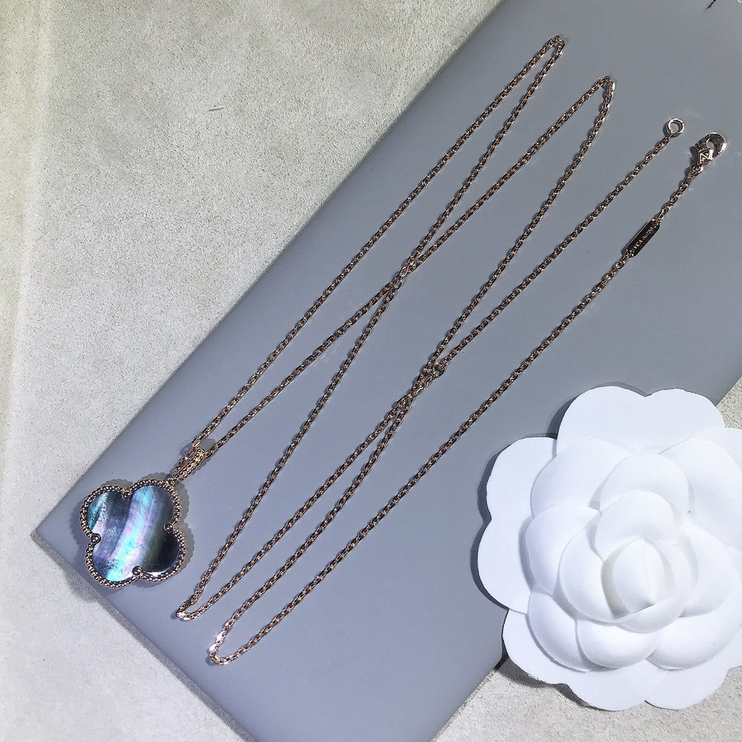 [Everoly JW]CLOVER 25MM GOLD DUNKEL MOP BIG CLOVER HALSKETTE