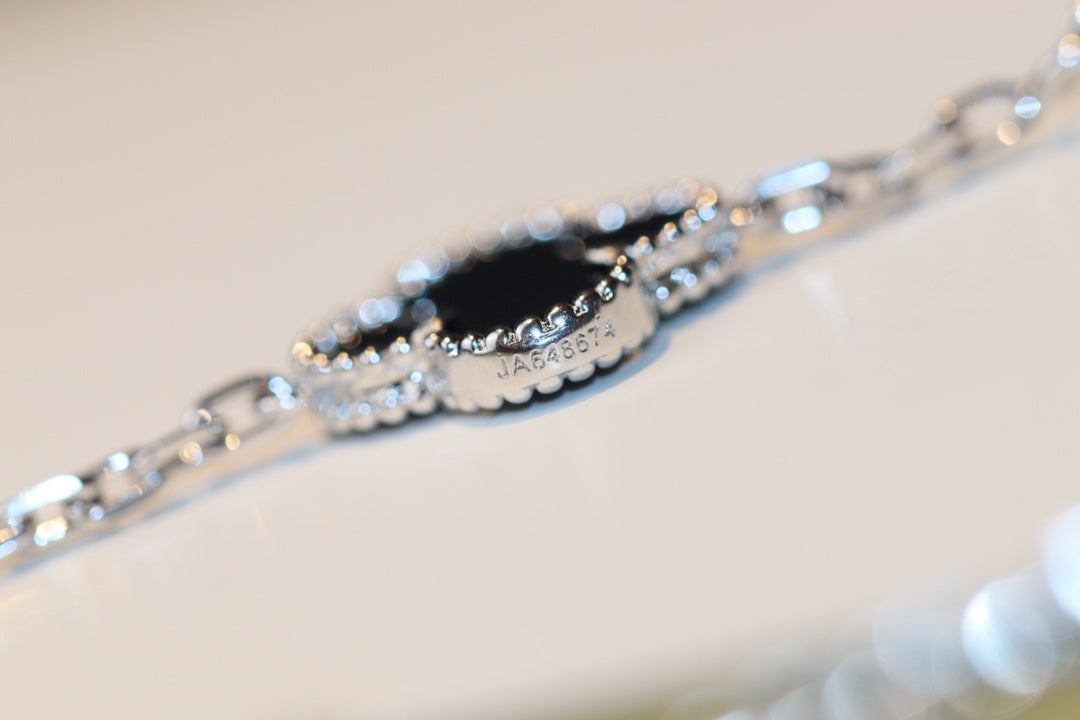 [Everoly JW]CLOVER 20 MOTIVE ONYX DIAMANT SILBER