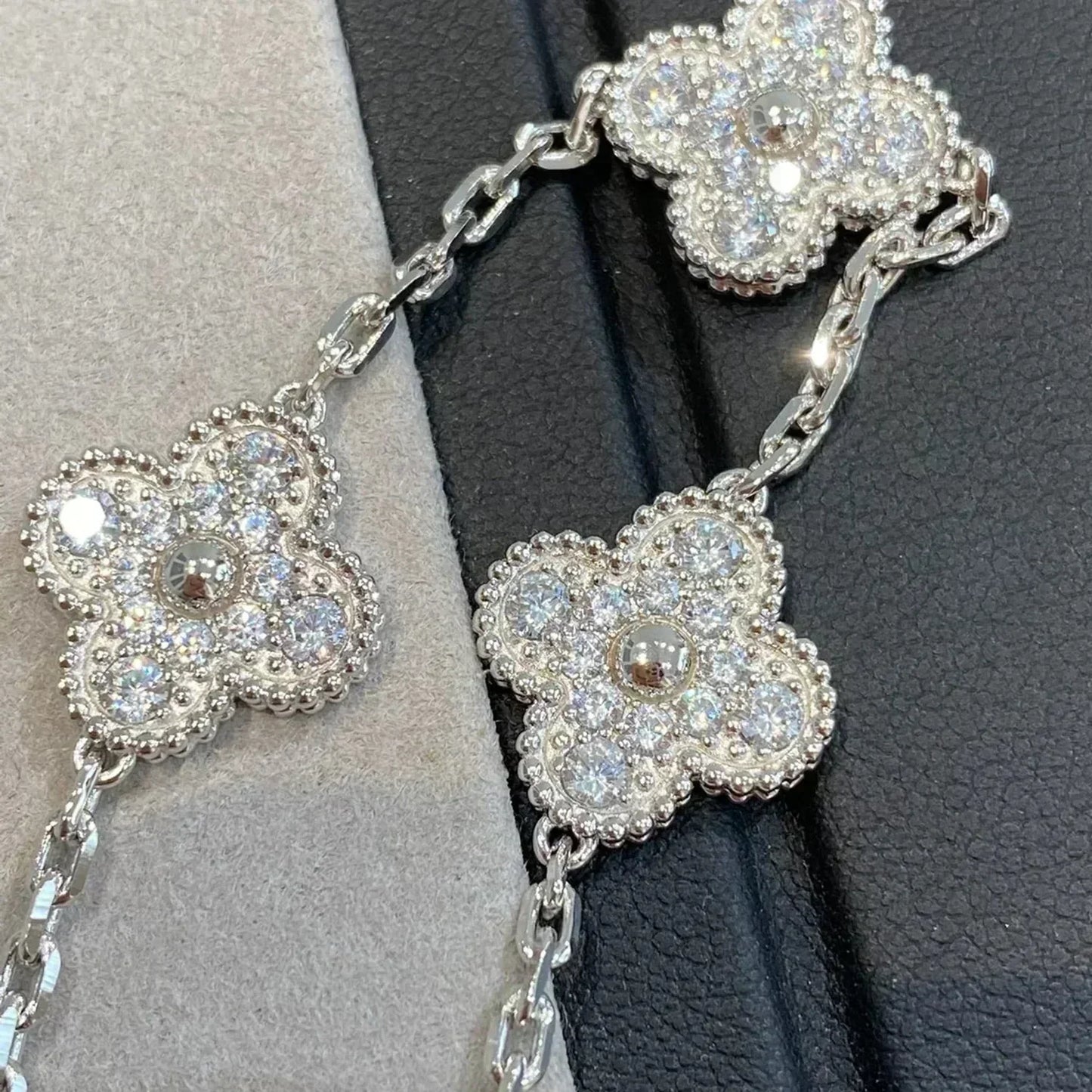 [Everoly JW]  CLOVER 5 MOTIF FULL DIAMOND BRACELET COLLECTION