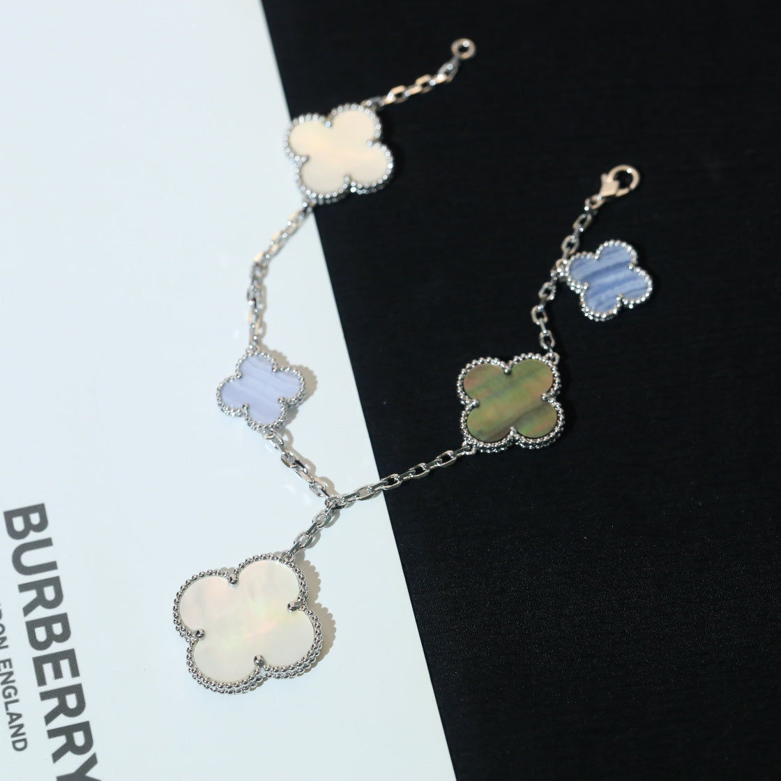 [Everoly JW]CLOVER BRACELET 5 MOTIFS MOP CHALCEDONY SILVER