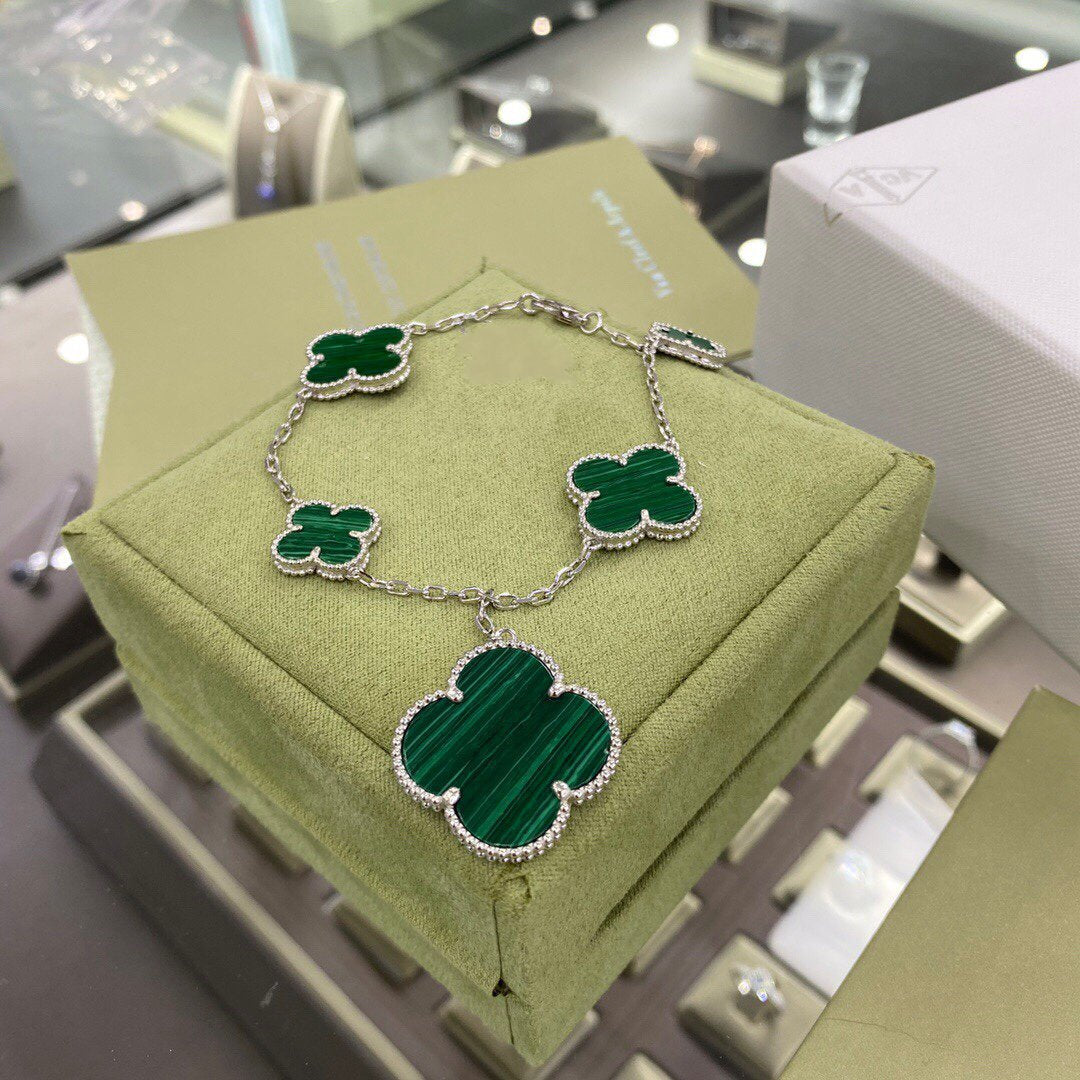 [Everoly JW]CLOVER 5 MOTIFS SIVLER MALACHITE BRACELET