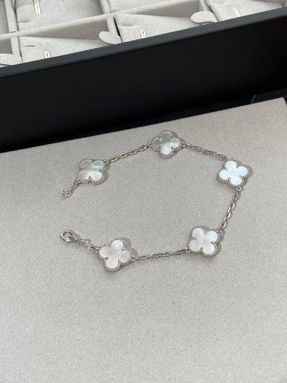 [Everoly JW] CLOVER WHITE PEARL MOP 5 MOTIF BRACELET COLLECTION