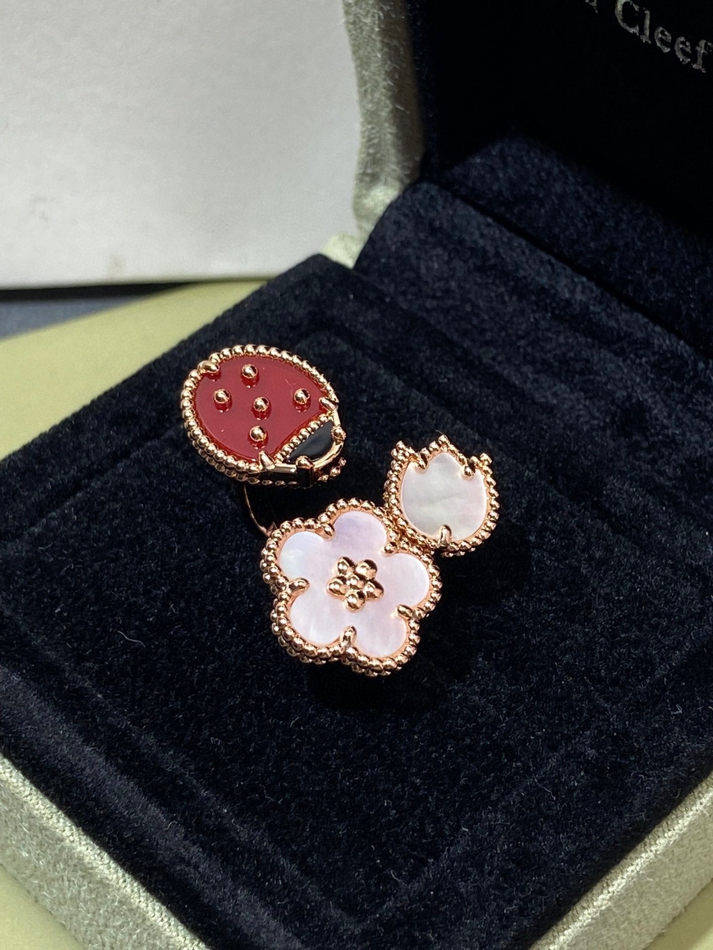 [Everoly JW] RING AUS ROSÉGOLD MIT GLÜCKSMOTIV „3“
