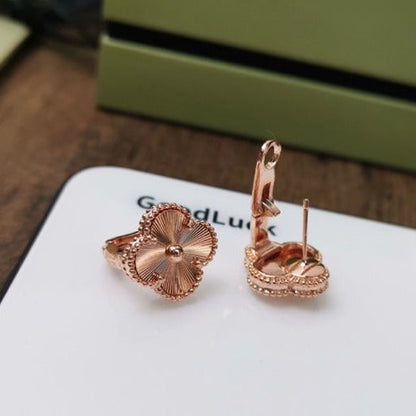 [Everoly JW]CLOVER MEDIUM STUD EARRINGS