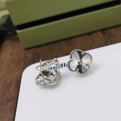 [Everoly JW]CLOVER MEDIUM STUD EARRINGS