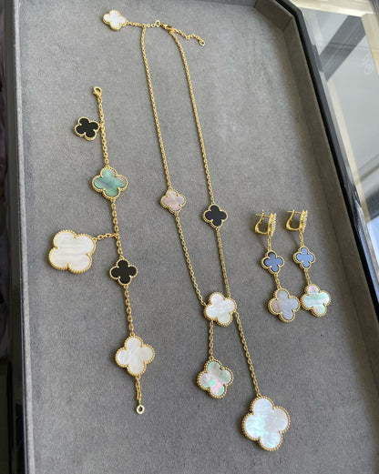 [Everoly JW]CLOVER 3 MOTIF MOP ONYX DARK MOP PINK GOLD EARRINGS