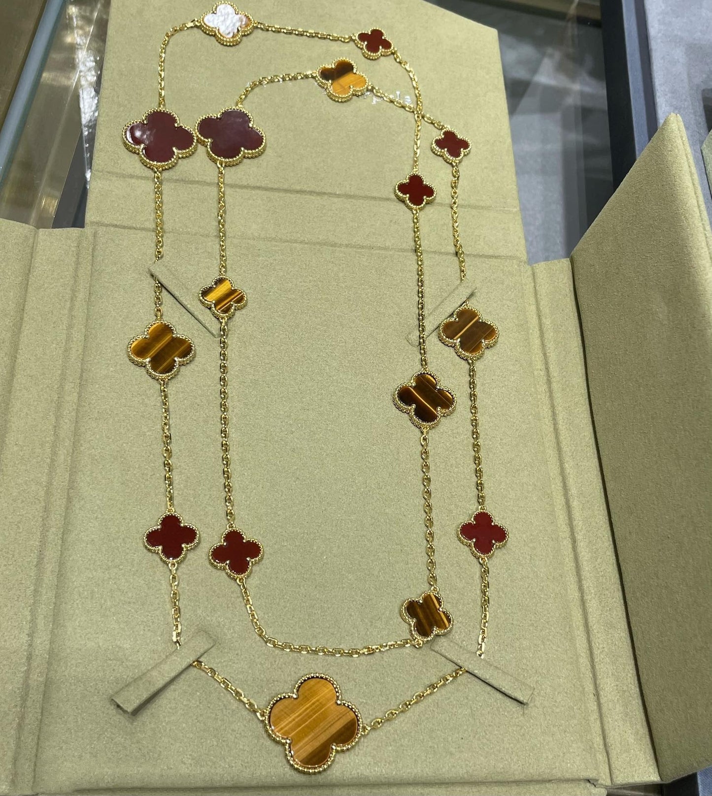 [Everoly JW]CLOVER 16 MOTIF CARNELIAN TIGER EYE ROSE GOLD NECKLACE