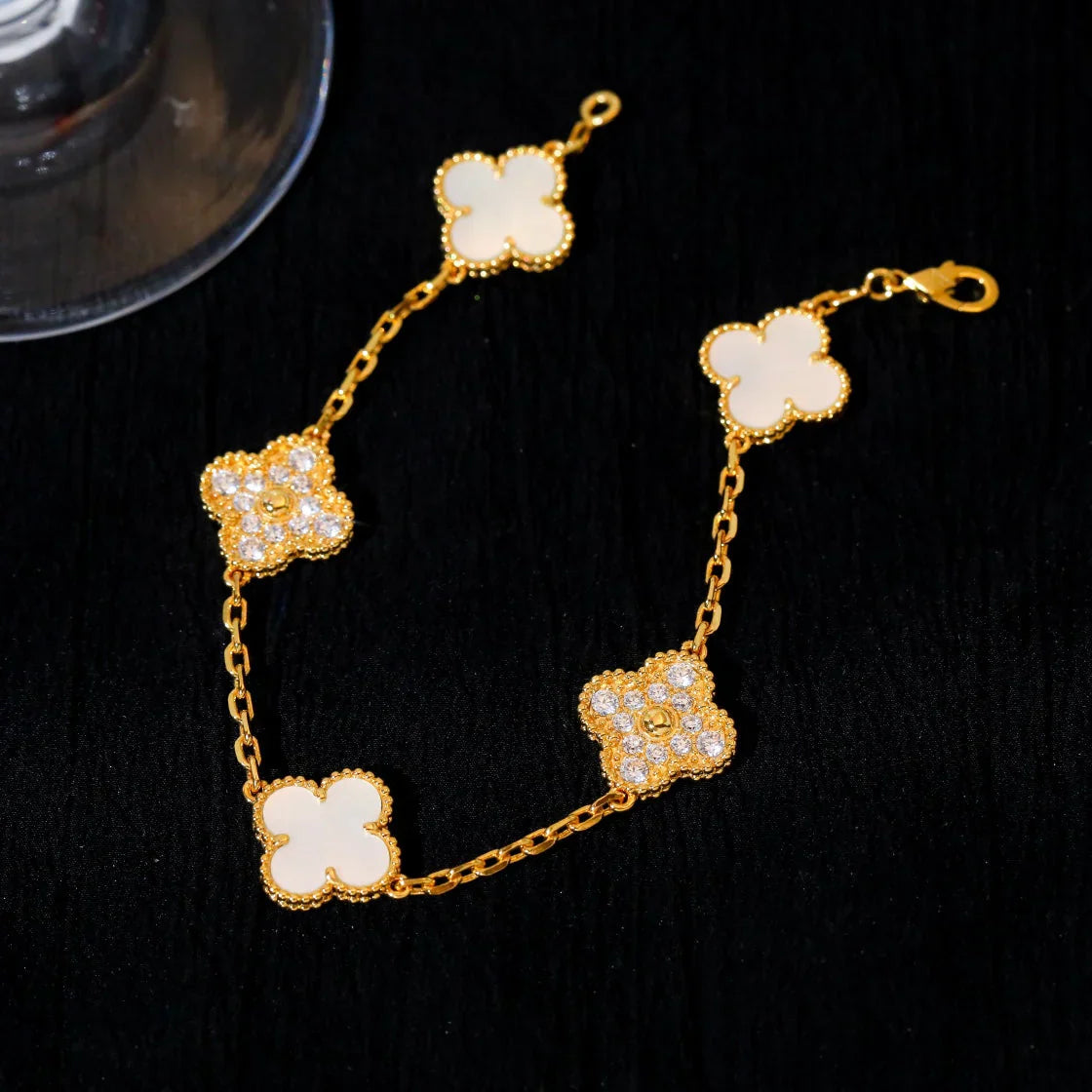 [Everoly JW] CLOVER WHITE PEARL MOP 5 MOTIF BRACELET COLLECTION
