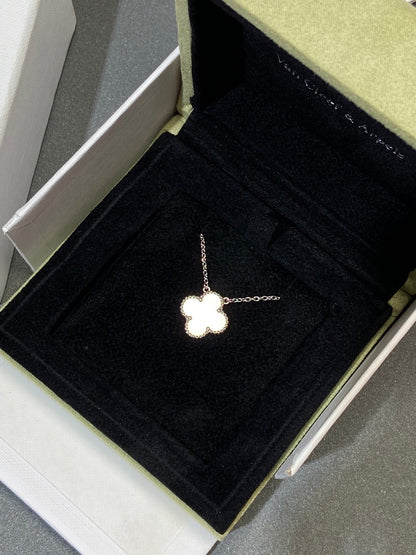 [Everoly JW]CLOVER 15MM MEDIUM WHITE MOP NECKLACE