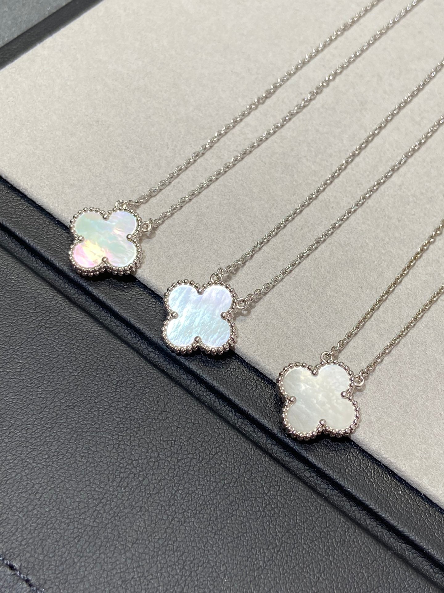 [Everoly JW]CLOVER 15MM MEDIUM WHITE MOP NECKLACE