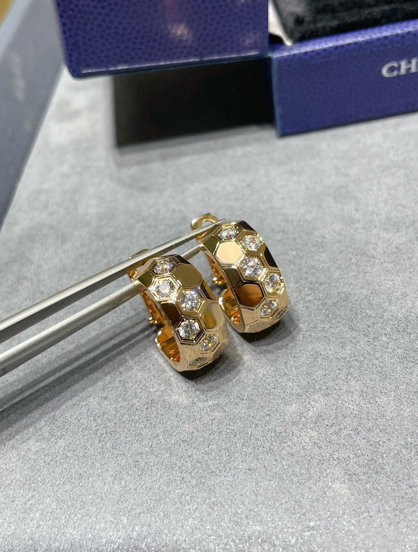 [Everoly JW]BEE LOVE DIAMOND HOOP EARRINGS