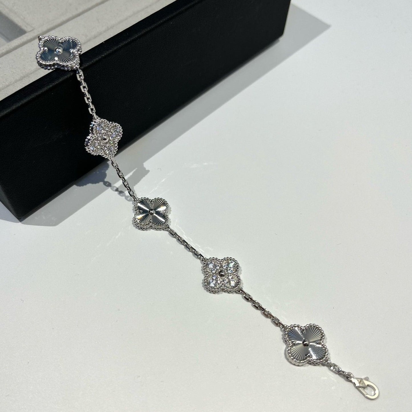 [Violet JW]CLOVER 5 MOTIF SILVER DIAMOND BRACELET
