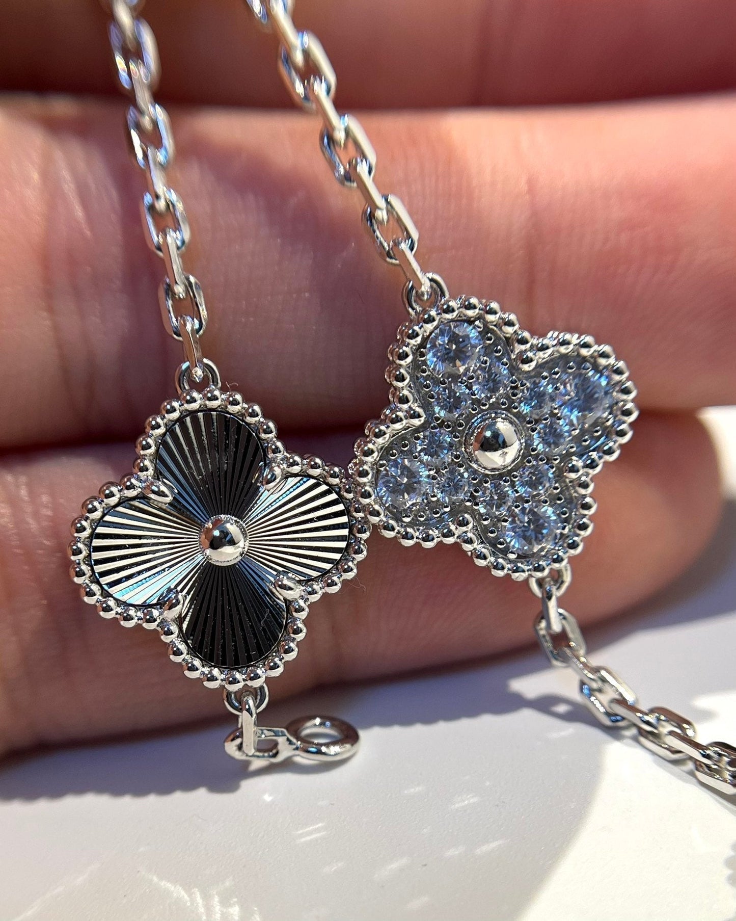 [Everoly JW]  CLOVER 5 MOTIF LASER BRACELET COLLECTION