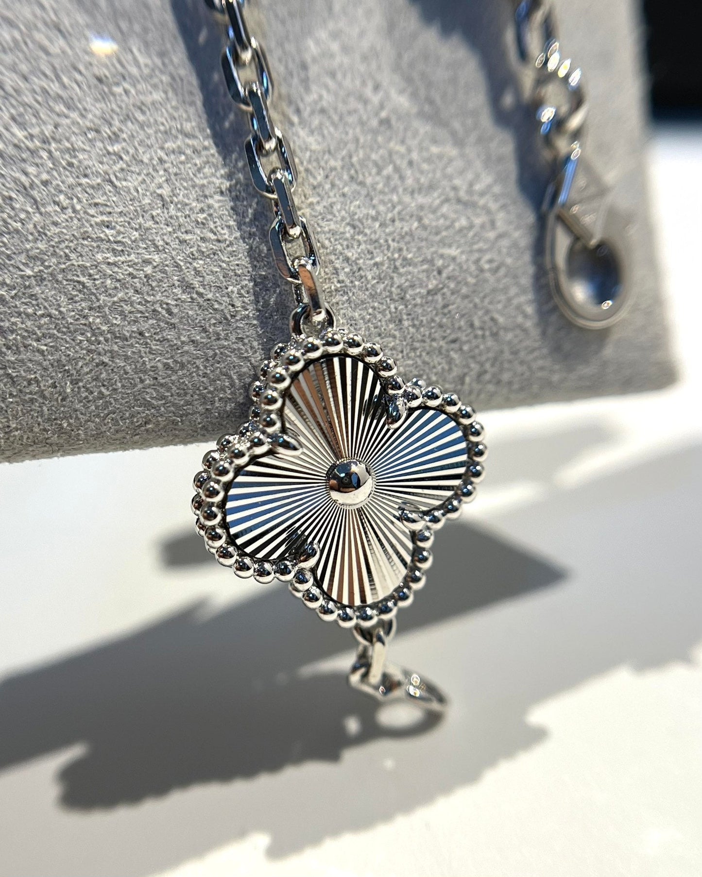 [Everoly JW]  CLOVER 5 MOTIF LASER BRACELET COLLECTION