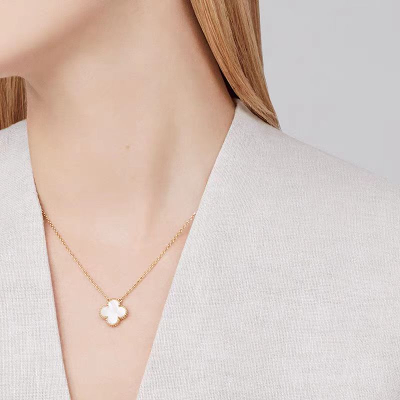 [Everoly JW]CLOVER 15MM MEDIUM WHITE MOP NECKLACE