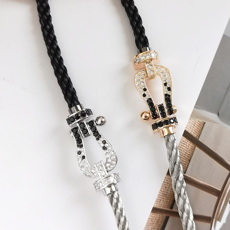 [Everoly JW]FORCE GROSSES HUFEISENARMBAND MIT SCHWARZ-WEISSEN DIAMANTEN UND ROSÉGOLD