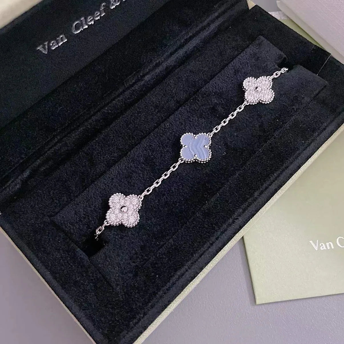 [Everoly JW]  CLOVER 5 MOTIF PURPLE CHALCEDONY BRACELET COLLECTION