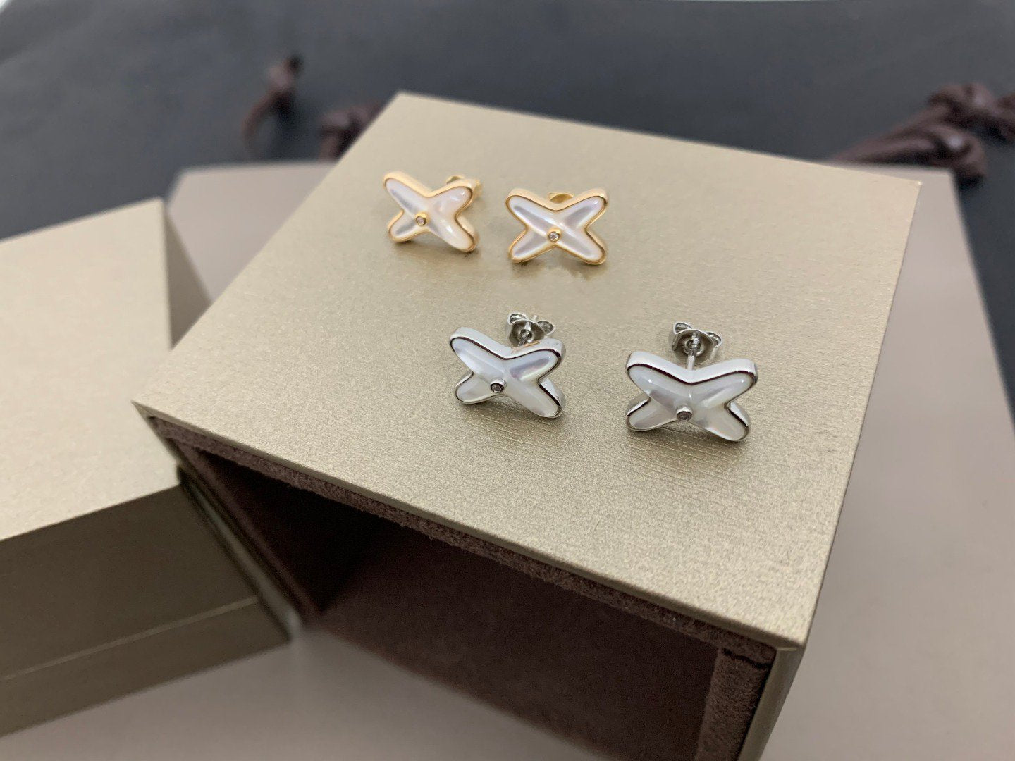 [Everoly JW]JEUX DE WHITE MOP SILVER DIAMOND EARRINGS