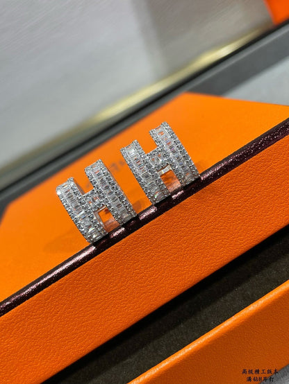 [Everoly JW]H STUD EARRINGS WITH SILVER DIAMONDS