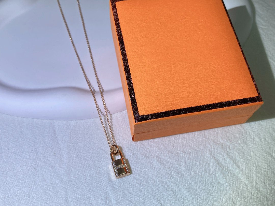 [Everoly JW]HM ADVANCED NICHE LOCK HEAD NECKLACE DIAMONDS