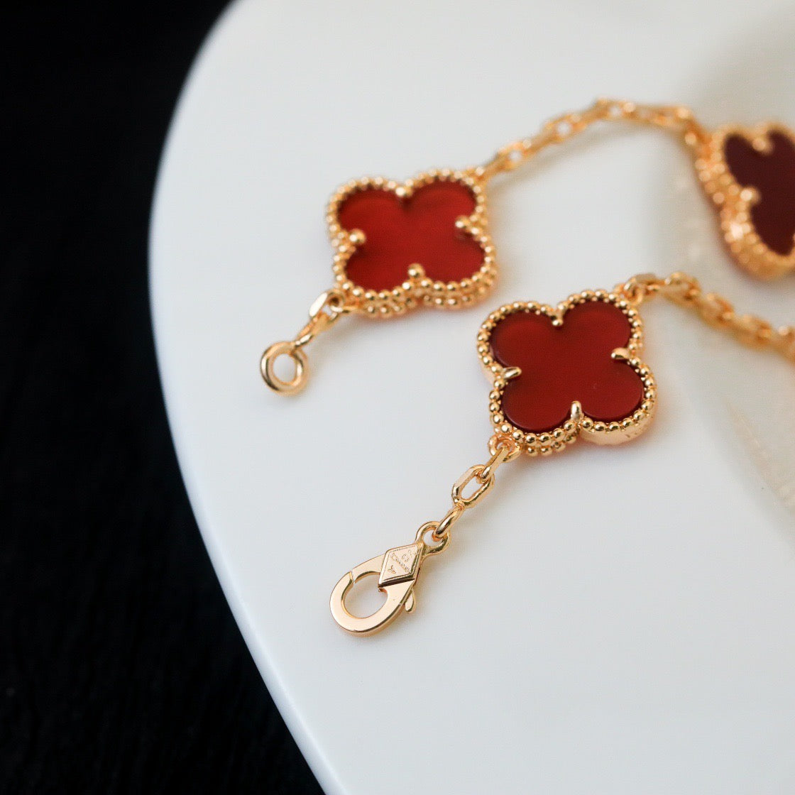 [Violet JW]CLOVER 5 MOTIFS RED AGATE  BRACELET
