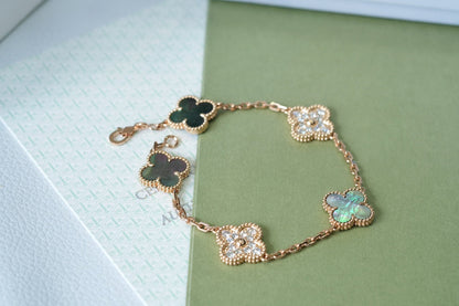 [Everoly JW]  CLOVER 5 MOTIF GRAY MOP BRACELET COLLECTION