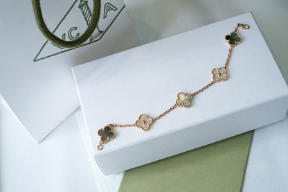 [Everoly JW]  CLOVER 5 MOTIF GRAY MOP BRACELET COLLECTION