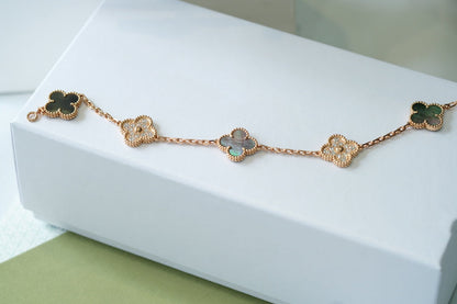 [Everoly JW]  CLOVER 5 MOTIF GRAY MOP BRACELET COLLECTION