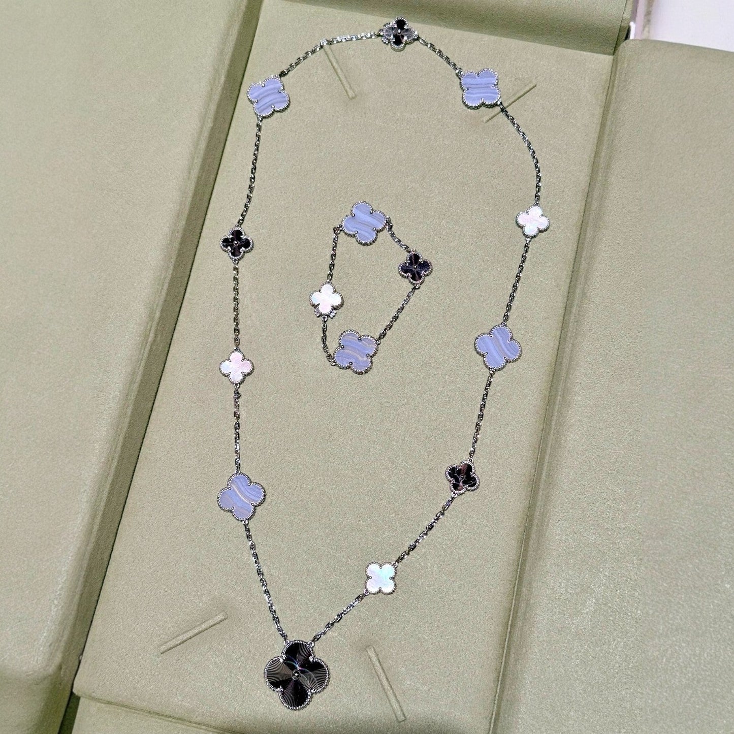 [Everoly JW]DETACHABLE CLOVER 15(11+4) FLOWER SILVER NECKLACE SET