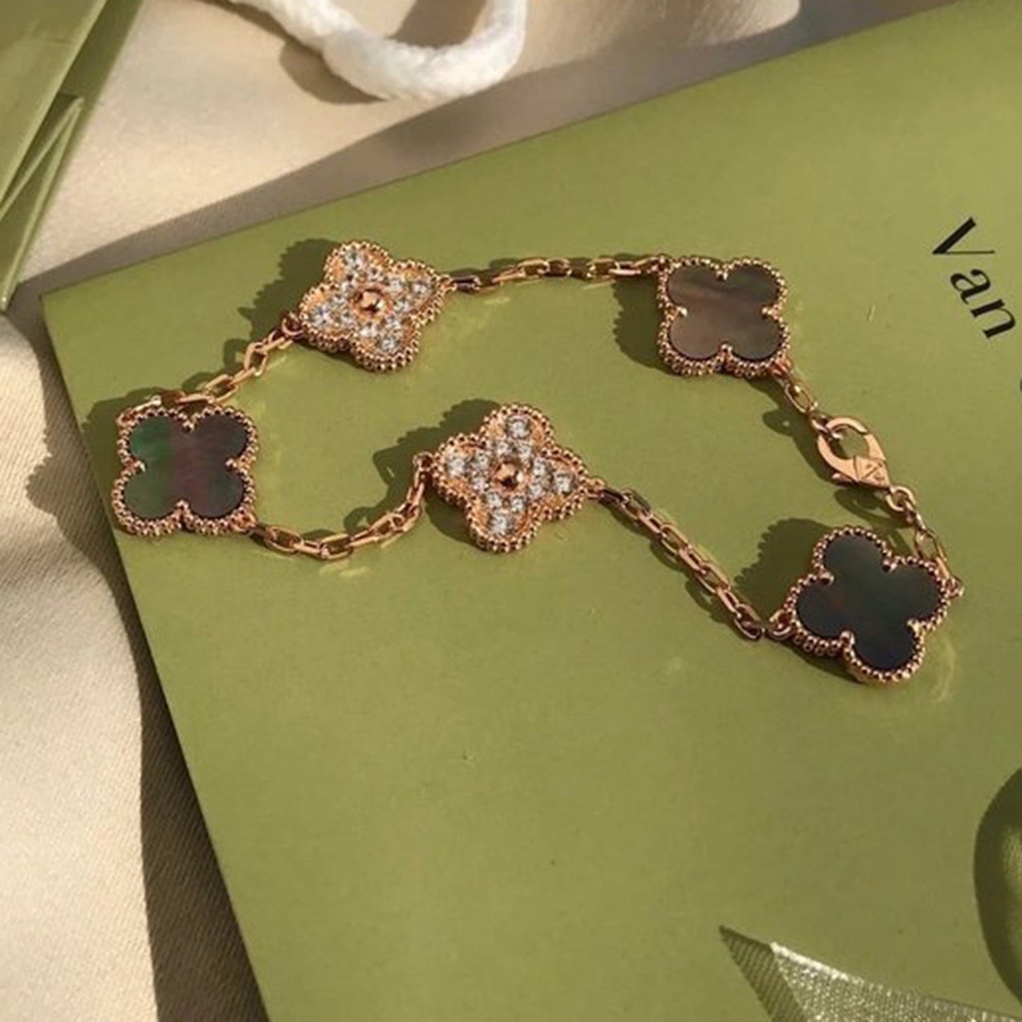 [Violet JW]CLOVER 5 MOTIF GRAY MOP DIAMOND BRACELET